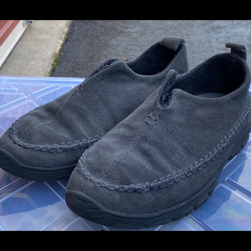 Staherkum Brand Men’s Gray Suede Slippers Size 10